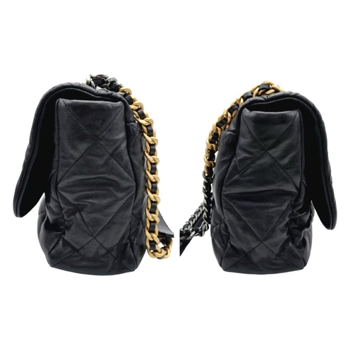 725 - A Large Chanel Quilted Black Leather Hand/Shoulder bag. Gold tone hardware. Outer pocket. Hand and s... 