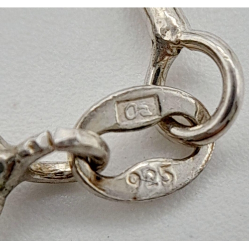 1750 - A Hallmarked 1977 (Jubilee Year) Bark Pattern Silver Ingot Pendant Necklace. 41cm Length Sterling Si... 