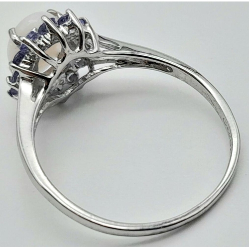 1560 - A 9K WHITE GOLD STONE SET RING, SIZE P, 2G. REF: SH1731I