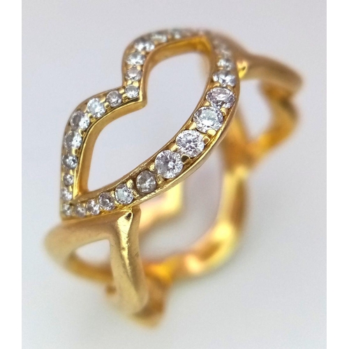 104 - A 18K YELLOW GOLD DIAMOND SET LIPS RING 3.7G SIZE K 1/2. Ref: SC 7088