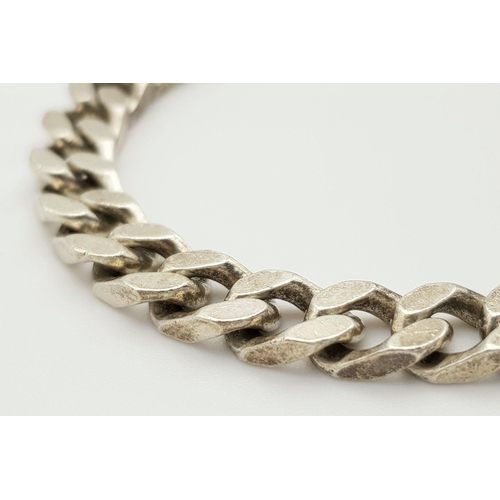 261 - A Stylish Solid Silver 925, Curb Chain Bracelet, 33 grams, 22.5cm. In excellent condition.