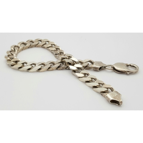 261 - A Stylish Solid Silver 925, Curb Chain Bracelet, 33 grams, 22.5cm. In excellent condition.