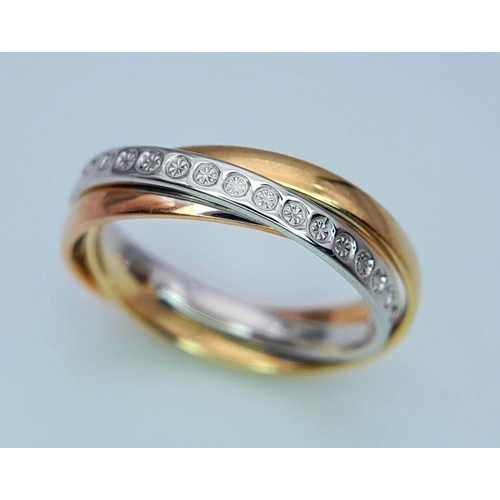 307 - A 9K THREE COLOUR SOLID RUSSIAN WEDDING BAND STYLE RING 3G TOTAL WEIGHT, SIZE H 1/2. Ref: SC 7002