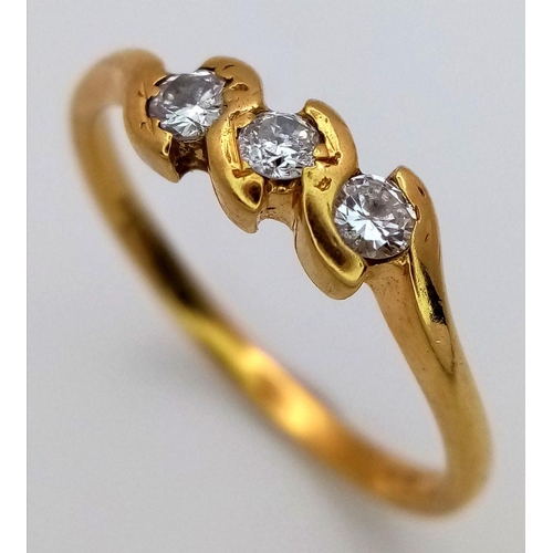 370 - AN 18K YELLOW GOLD DIAMOND THREE STONE RING 2.5G TOTAL WEIGHT, SIZE M 1/2. Ref: SC 7099