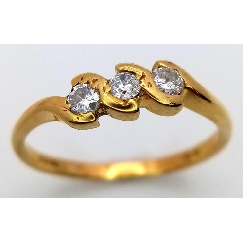 370 - AN 18K YELLOW GOLD DIAMOND THREE STONE RING 2.5G TOTAL WEIGHT, SIZE M 1/2. Ref: SC 7099