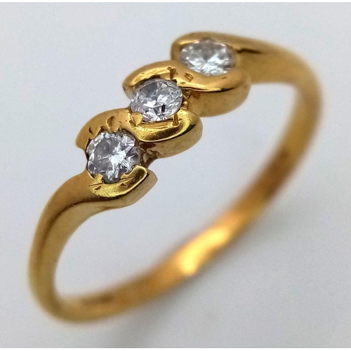 370 - AN 18K YELLOW GOLD DIAMOND THREE STONE RING 2.5G TOTAL WEIGHT, SIZE M 1/2. Ref: SC 7099