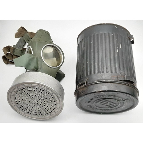 404 - A WW2 German Luftschutz VM-37 Gas Mask and Canister.