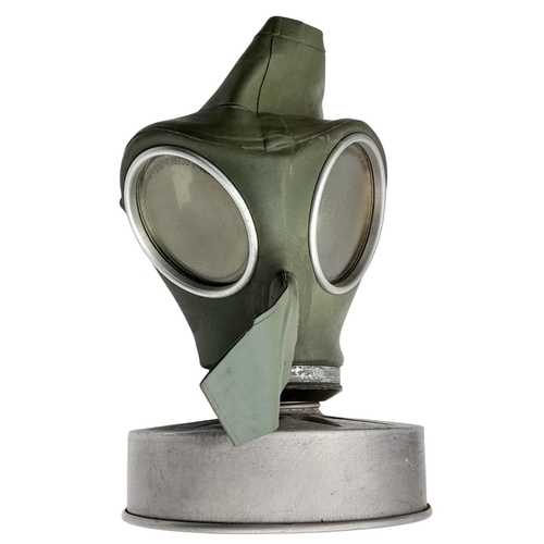 404 - A WW2 German Luftschutz VM-37 Gas Mask and Canister.