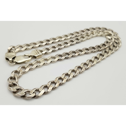 437 - An Attractive Solid Silver 925 Heavy Curb Chain Necklace, 53.5 grams, 50cm. In excellent condition.