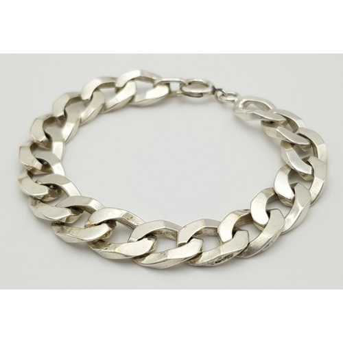 2275 - A Stylish Solid Silver 925, Chunky Bracelet, 43.8 grams, 21.5cm. In excellent condition.