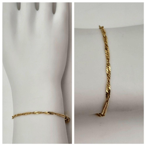 1708 - A 14K Yellow Gold Curb Twist Link Bracelet. 20cm. 2.7g weight.