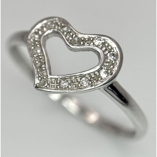 874 - A 9K WHITE GOLD DIAMOND SET HEART RING 1G TOTAL WEIGHT , SIZE N. Ref: SC 7016