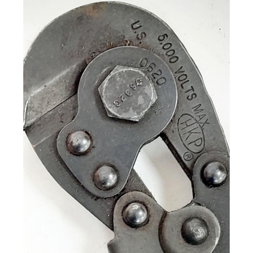 732 - A WW2 US Engineers Parrot-Nosed Wire Cutters in the original pouch.