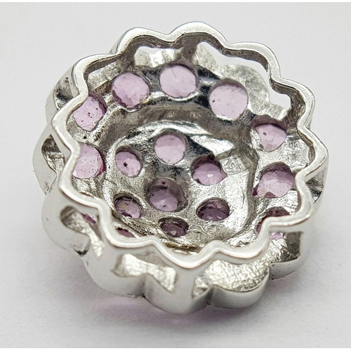 867 - A 9K WHITE GOLD PINK SAPPHIRE SET FLOWER PENDANT 1.8G TOTAL WEIGHT. Ref: SC 7010