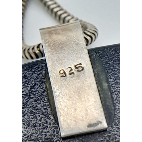 899 - A Vintage Unique Foil Back Sterling Silver Mounted Pendant Necklace. 41cm Length Sterling Silver Rop... 