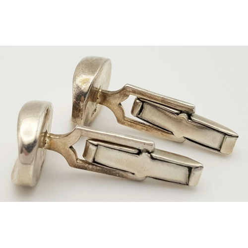 947 - Two Pairs of Solid Silver 925 Stylish Cufflinks, Total weight: 28.8 grams. In very good condition.