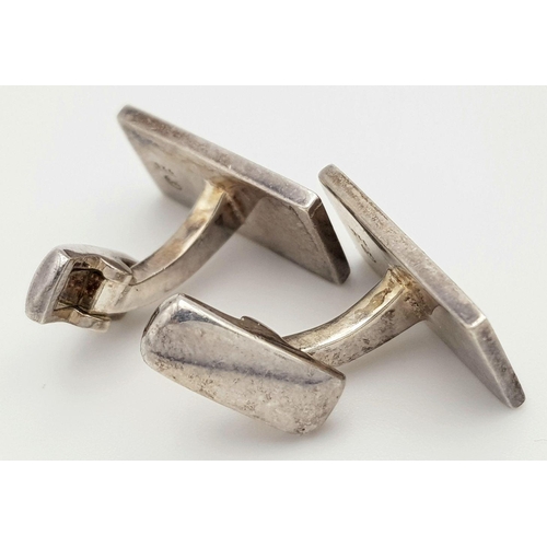 947 - Two Pairs of Solid Silver 925 Stylish Cufflinks, Total weight: 28.8 grams. In very good condition.