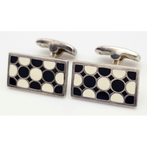 947 - Two Pairs of Solid Silver 925 Stylish Cufflinks, Total weight: 28.8 grams. In very good condition.