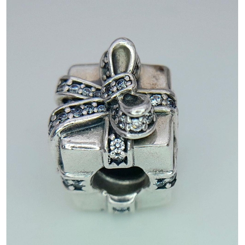 958 - A PANDORA STERLING SILVER STONE SET CHRISTMAS OR BIRTHDAY PRESENT CHARM 6.8G TOTAL WEIGHT, 1CM x 1.1... 