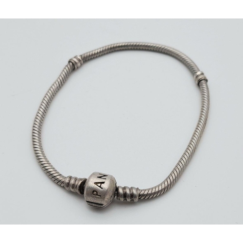 972 - A PANDORA STERLING SILVER MOMENTS BRACELET 14.3G TOTAL WEIGHT, 19CM LENGTH. Ref: SC 7115