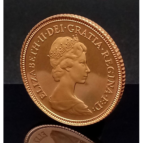 17 - A 22K GOLD PROOF HALF SOVEREIGN DATED 1980 ENCAPSULATED AND IN THE ROYAL MINT PRESENTATION BOX .