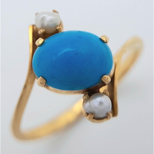 253 - A 18k yellow gold turquoise and pearl ring, 3.3g total weight, size L. Ref: 1502I