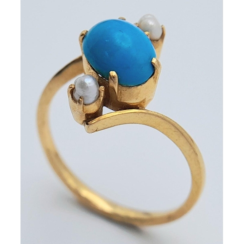 253 - A 18k yellow gold turquoise and pearl ring, 3.3g total weight, size L. Ref: 1502I