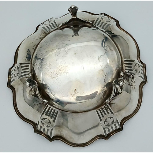 259 - Beautiful large antique SILVER BON BON DISH. Pierced decoration with serpentine rim. Standing on thr... 