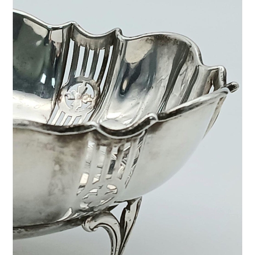 259 - Beautiful large antique SILVER BON BON DISH. Pierced decoration with serpentine rim. Standing on thr... 