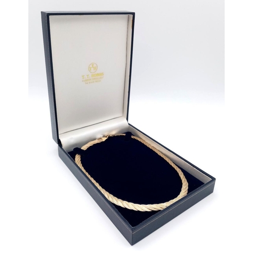 35 - Stunning 9 CARAT WHITE & YELLOW GOLD NECKLACE. Flat links skilfully entwined to create a beautiful s... 