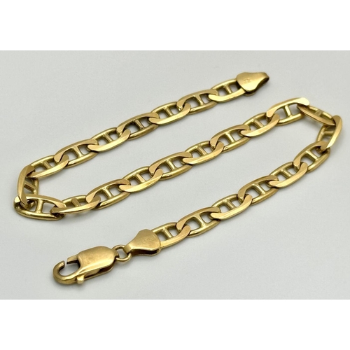 8 - AN 18K GOLD FLAT RAMBO LINK BRACELET  .      13.09gms