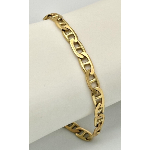 8 - AN 18K GOLD FLAT RAMBO LINK BRACELET  .      13.09gms