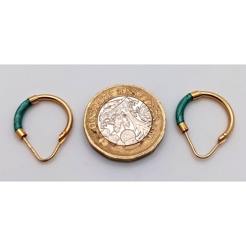 84 - Beautiful classic Pair of 18 Carat GOLD and JADE HOOP EARRINGS. 2.24 grams. 1.5 cm Diameter.