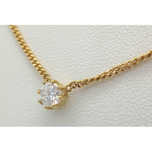 30 - A 18K YELLOW GOLD DIAMOND SET 6 CLAW PENDANT ON 18K YELOW GOLD CURB CHAIN 0.40CT 4.9G TOTAL WEIGHT ,... 