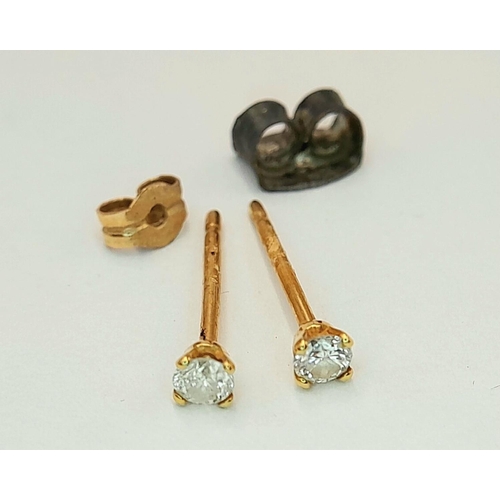 36 - A PAIR OF SMALL DIAMOND STUD EARRINGS IN 9K GOLD COMING IN A VERY CUTE PRESENTATION BOX.