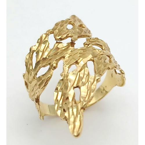 372 - A DESIGNER FASHION RING IN 14K GOLD .    3gms    size P