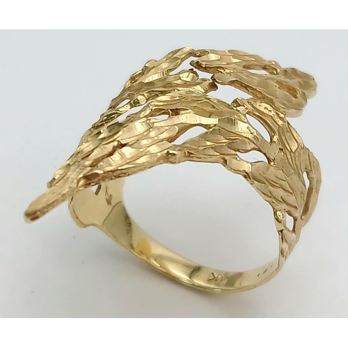 372 - A DESIGNER FASHION RING IN 14K GOLD .    3gms    size P