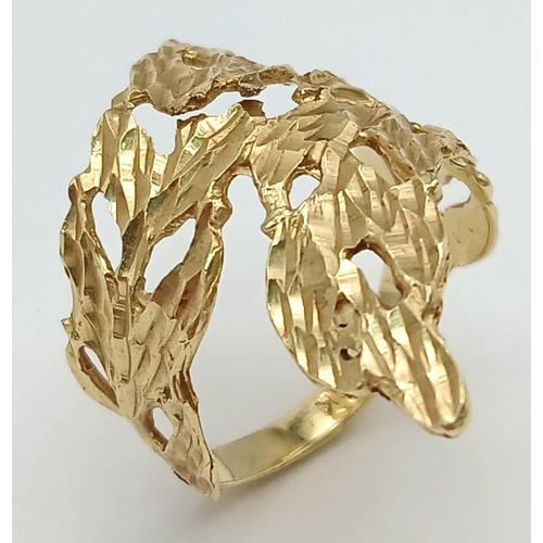 372 - A DESIGNER FASHION RING IN 14K GOLD .    3gms    size P