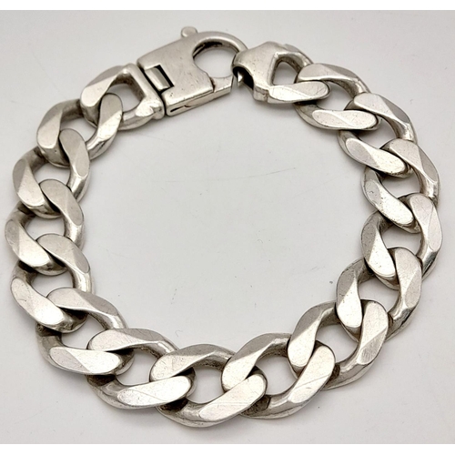 433 - A STERLING SILVER HEAVY CURB BRACELET 73G , 23CM IN LENGTH. Ref: SC 9035