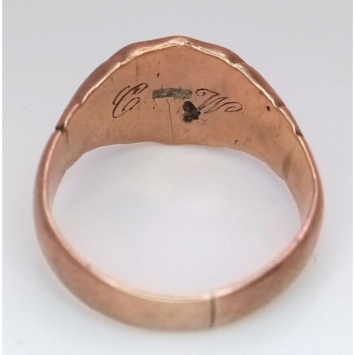 47 - AN ANTIQUE 9K ROSE GOLD GENTS SIGNET RING WITH SHIELD SHAPE FACE AND ORNATE SHOULDERS .   6.1gms    ... 