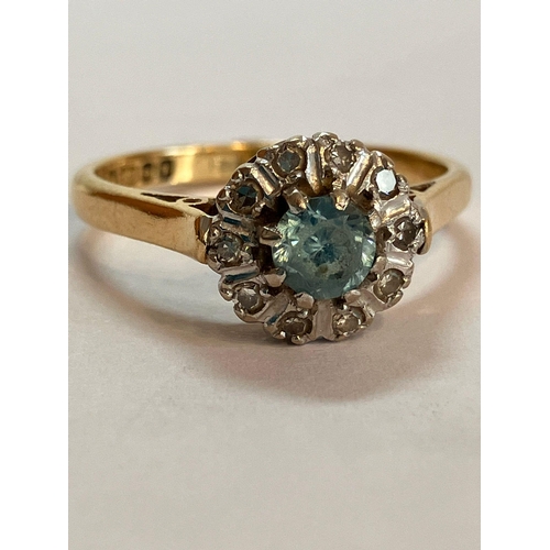 91 - An attractive and pleasing 18 CARAT YELLOW GOLD, AQUAMARINE and DIAMOND RING. Full UK hallmark. 3.5 ... 