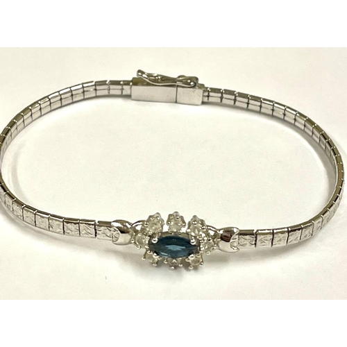 1527 - A White metal bracelet with hallmark on clasp.