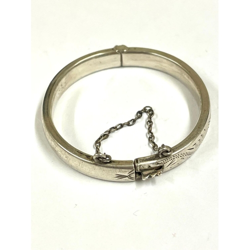 1562 - An Antique Child’s silver bangle.