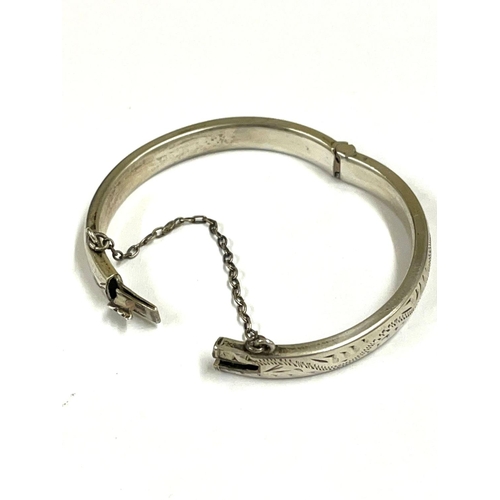 1562 - An Antique Child’s silver bangle.