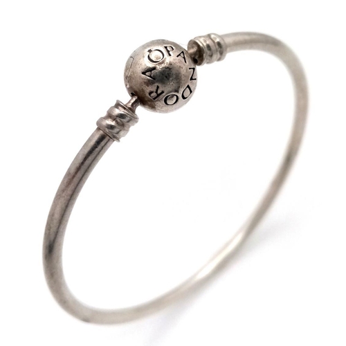 1021 - A PANDORA STERLING SILVER MOMENTS BANGLE 8.3G TOTAL WEIGHT, 6CM DIAMETER.. Ref: SC 7111