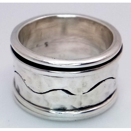 1025 - A Heavy Wide Band Sterling Silver Detailed Spinner Ring Size S. The Ring Measures 1.5cm Wide and wei... 