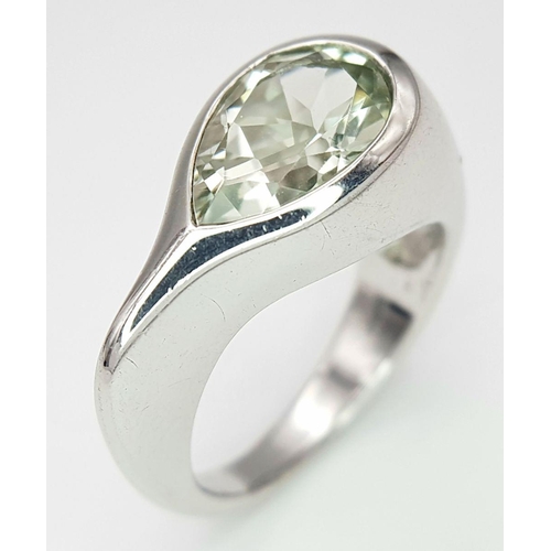 1092 - A Modernist Design 2008 Hallmarked Sterling Silver and Green Tourmaline Set Ring Size O. The Ring is... 