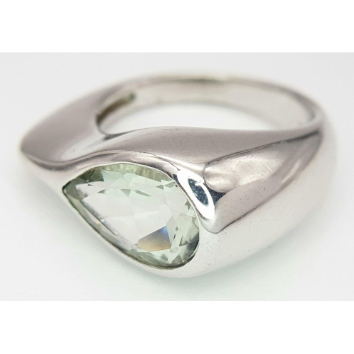 1092 - A Modernist Design 2008 Hallmarked Sterling Silver and Green Tourmaline Set Ring Size O. The Ring is... 