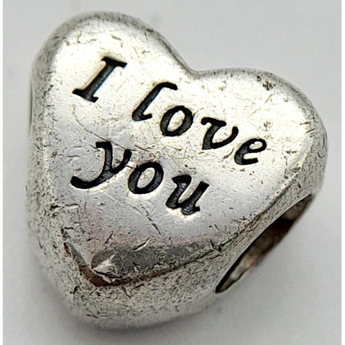 1093 - A PANDORA STERLING SILVER I LOVE YOU HEART CHARM. 3.8G. Ref: SC 9015