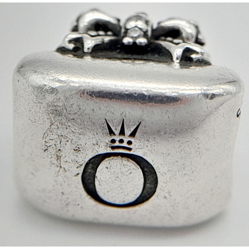 1114 - A PANDORA STERLING SILVER STONE SET HANDBAG CHARM. 4G. Ref: SC 9018